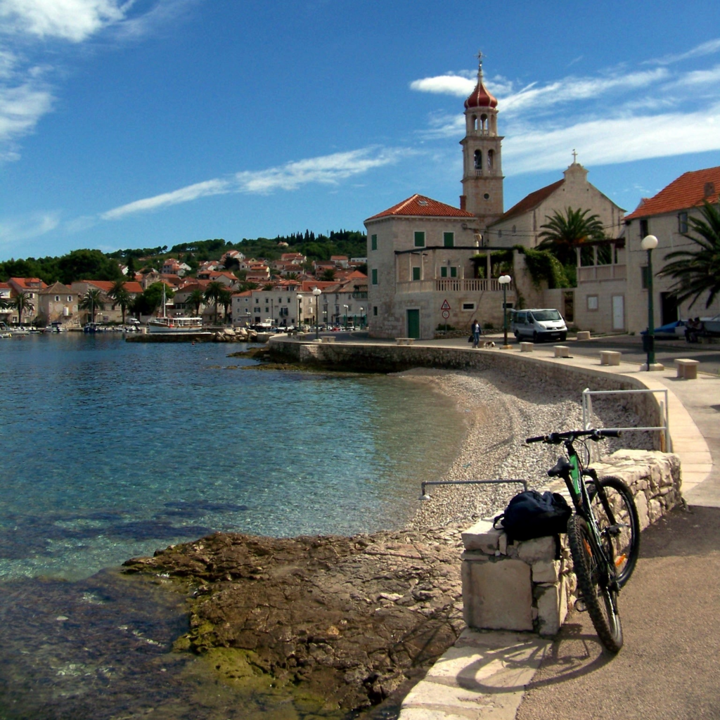 Bike rental from Split – cycling on Brač island